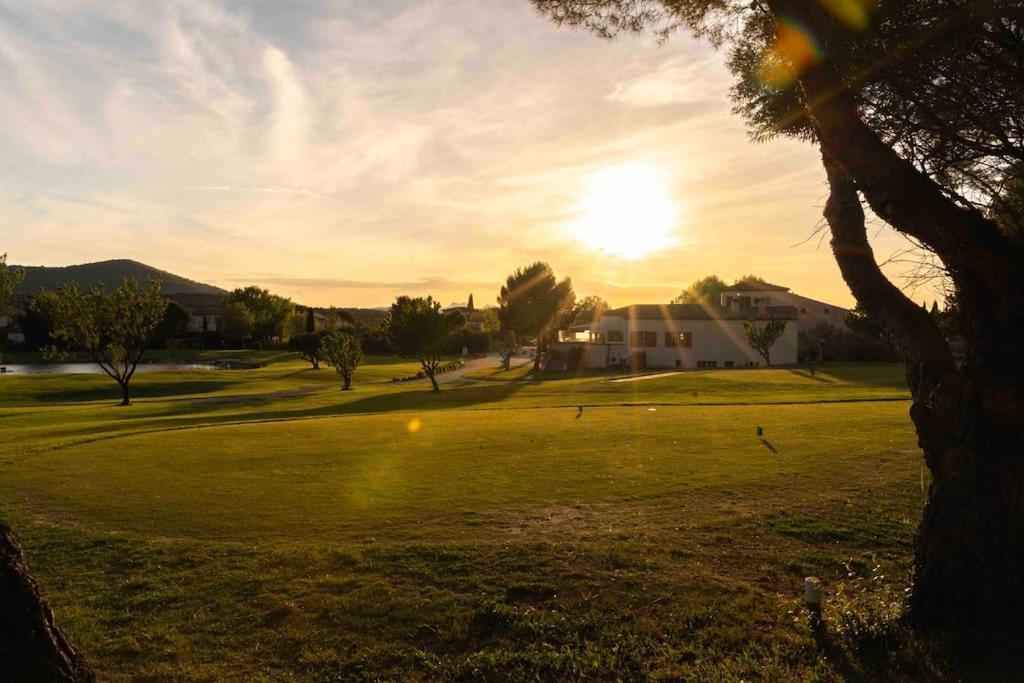 Magnifique Vue Lac Au Golf De Pont-Royal มัลล์มอร์ ภายนอก รูปภาพ