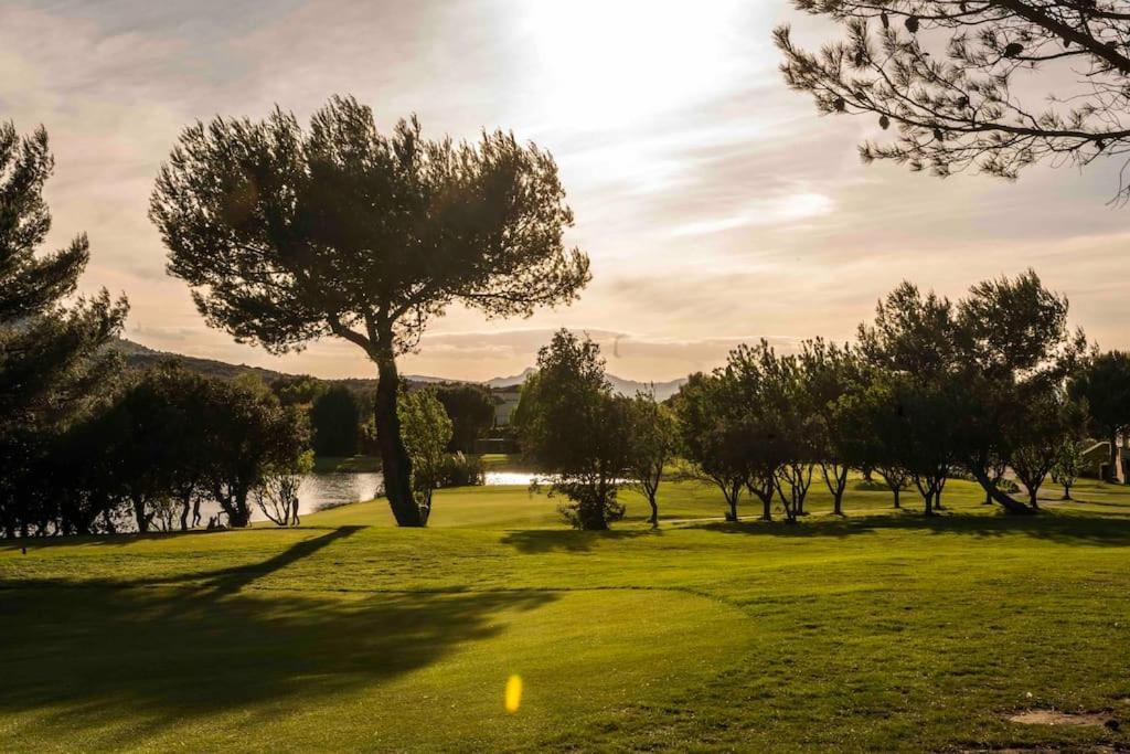 Magnifique Vue Lac Au Golf De Pont-Royal มัลล์มอร์ ภายนอก รูปภาพ