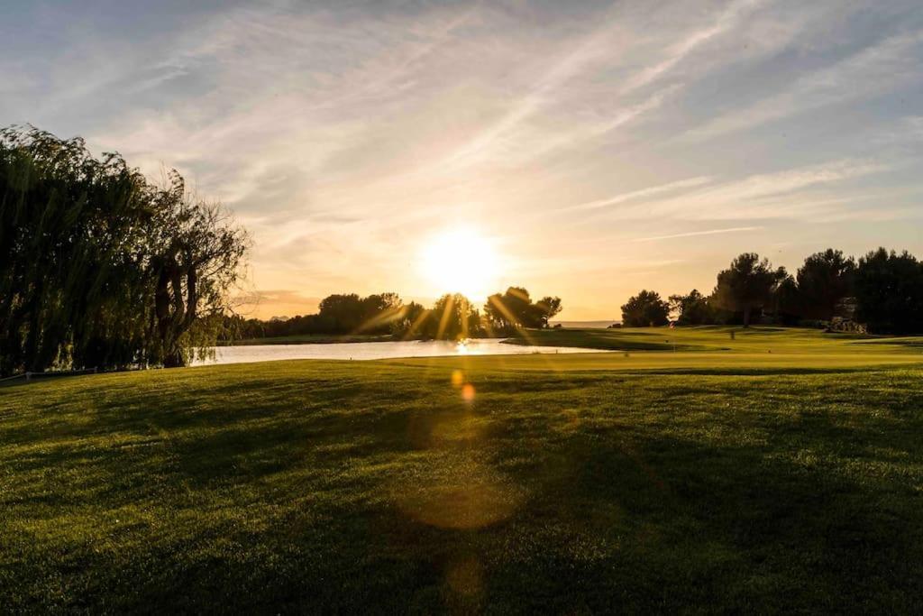 Magnifique Vue Lac Au Golf De Pont-Royal มัลล์มอร์ ภายนอก รูปภาพ